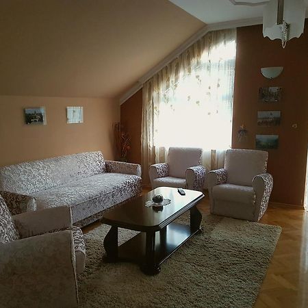 Apartment Cace Κουμάνοβο Εξωτερικό φωτογραφία
