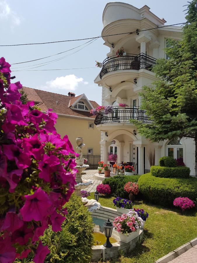 Apartment Cace Κουμάνοβο Εξωτερικό φωτογραφία