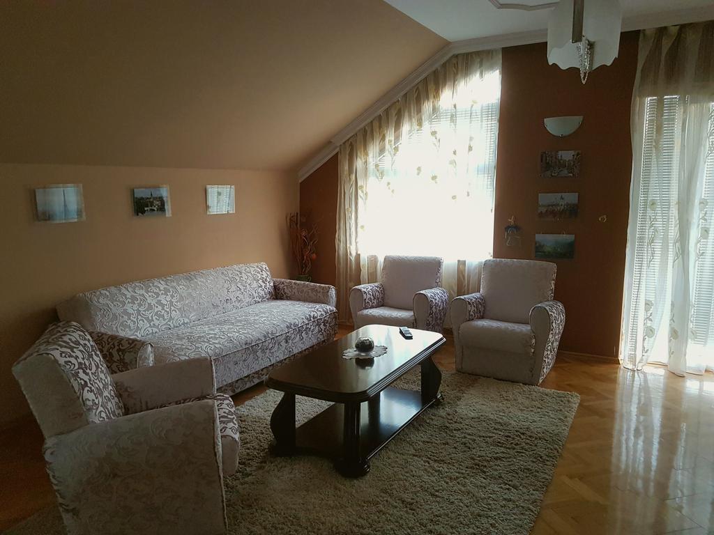 Apartment Cace Κουμάνοβο Εξωτερικό φωτογραφία