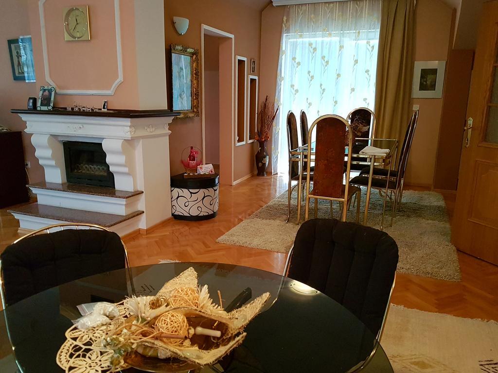 Apartment Cace Κουμάνοβο Εξωτερικό φωτογραφία